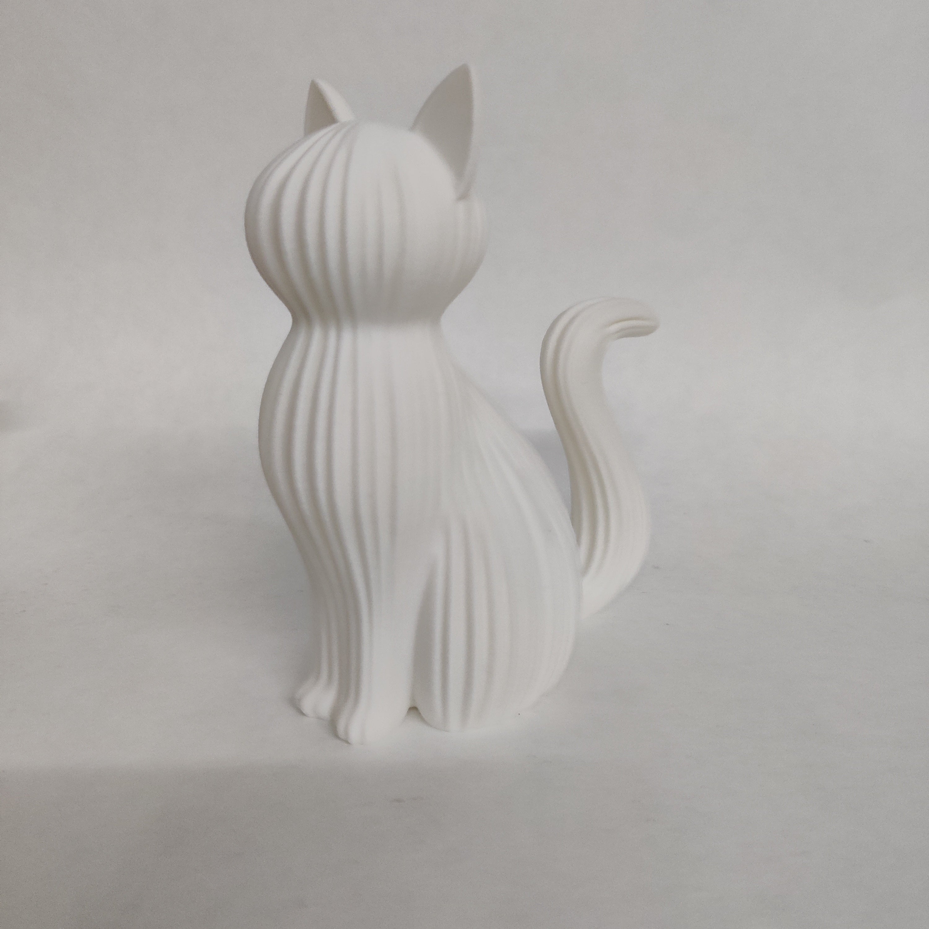 Aanzicht van Japandi Kat Beeldje home decoratie - Pol 3D Studio