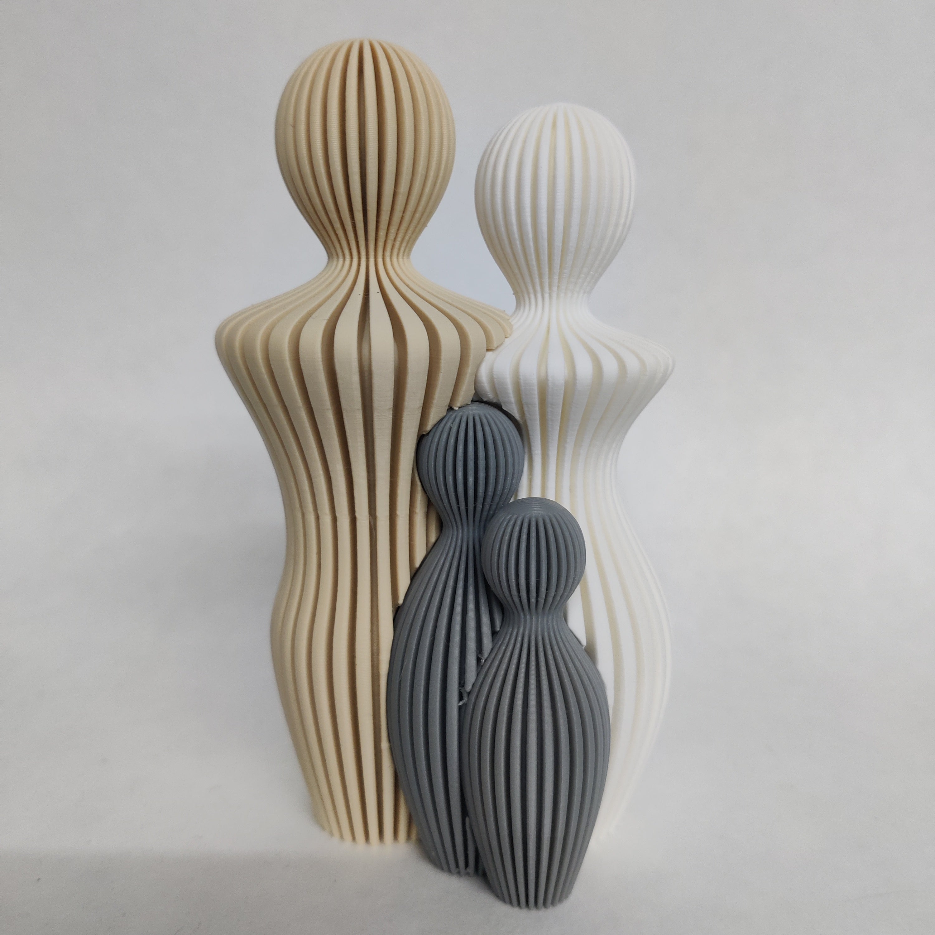 Familie vader moeder kinderen beige / wit / grijs  | 3D Geprint Woonaccessoire